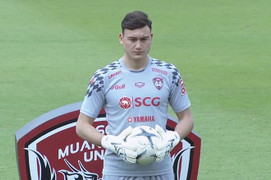 Video: Văn Lâm mắc sai lầm trong trận ra mắt Muangthong United