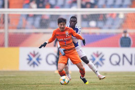 Báo Trung Quốc: Cầu thủ Việt Nam dạy Shandong Luneng kỹ thuật chơi bóng