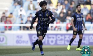 Công Phượng đá gần 30 phút, Incheon United thua trận đầu tiên ở K-League 2019