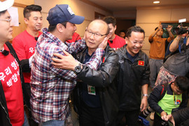 Thầy trò Park Hang Seo, Ahn Jung-hwan gây sốt trên truyền hình Hàn Quốc