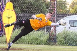 Đặng Văn Lâm vào lưới nhặt bóng hai lần, Muangthong United thua trận thứ ba