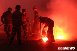 CĐV Hải Phòng đốt pháo sáng: Kẻ phá hoại được lợi, người cống hiến chịu thiệt thòi