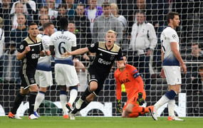 Thắng tối thiểu Tottenham, Ajax tiến gần chung kết Cúp C1