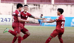 Ngược dòng hạ Sanna Khánh Hòa, TP.HCM chiếm ngôi đầu bảng V-League