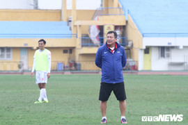 Đá 10 vòng chỉ thắng 1 trận, HLV Hoàng Văn Phúc chia tay CLB Quảng Nam