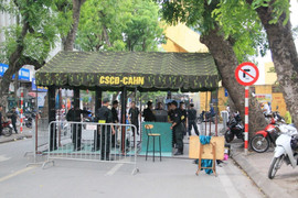 Ban tổ chức đặt 4 chốt an ninh, pháo sáng hết đường vào sân Hàng Đẫy