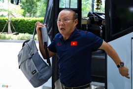 Tuyển Việt Nam có mặt tại Buriram, kết thúc hành trình dài 24 tiếng