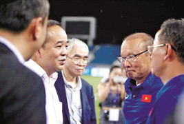 Phó Chủ tịch Cấn Văn Nghĩa từ chức, ai sẽ kiếm tiền cho VFF?