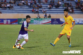 Hà Nội FC vào bán kết Cup Quốc gia sau trận cầu mưa bàn thắng với Nam Định