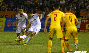 Xuân Trường xứng danh 'vua đá phạt' V-League