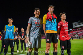Muangthong United 'hồi sinh', Đặng Văn Lâm hé lộ bí quyết lấy lại phong độ