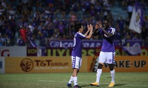 Văn Quyết đạt hiệu suất ghi bàn khủng khiếp, HLV Hà Nội FC khen nức nở