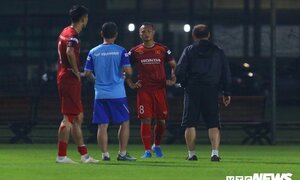 HLV Park Hang Seo quyết chờ Văn Hậu, Trọng Hoàng bình phục