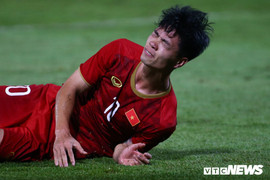 Công Phượng: Trượt chân ở Thammasat, đứng dậy được không?