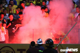 Nữ khán giả bị pháo bắn ở Hàng Đẫy: Báo quốc tế 'không tin nổi', CĐV châu Á lắc đầu ngán ngẩm