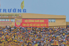 Sân Thiên Trường thắt chặt an ninh, CĐV Nam Định xin lỗi sau sự cố pháo sáng