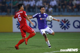 Cập nhật thông tin từ đại sứ, khán giả cổ vũ bóng đá kiểu 'ông bà anh', đội bóng nào chẳng muốn được như Hà Nội FC