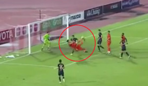 Video: Chiêm ngưỡng siêu phẩm hiếm có khiến đồng đội cũ của Xuân Trường ngỡ ngàng