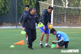 Chốt ngày công bố hợp đồng, HLV Park Hang Seo tập trung tối đa trên sân