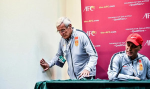 Tuyển Trung Quốc quá tệ, HLV Lippi giận dỗi: 'Tôi chẳng thèm lấy tiền nữa'