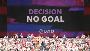 VAR Ngoại hạng Anh mắc 4 sai lầm: MU hưởng lợi, Chelsea, Arsenal thiệt thòi