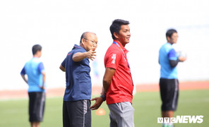 HLV Park Hang Seo cởi mở với truyền thông, mời U22 Lào tập cùng
