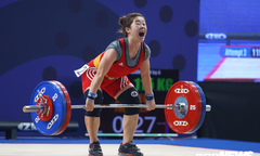 Hoàng Thị Duyên vô địch SEA Games: 'Hát Quốc ca xúc động quá, nước mắt cứ rơi'