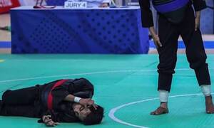 Dùng đòn bẩn đánh đối thủ bất tỉnh, võ sĩ Philippines được trọng tài thiên vị trắng trợn