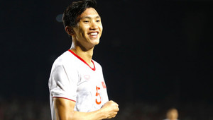 Không kịp về dự lễ mừng công, Văn Hậu phải bay thẳng sang Hà Lan thi đấu