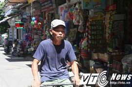 'Oằn mình' mưu sinh dưới nắng nóng bỏng rát ở Thủ đô