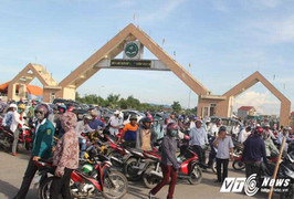 Nữ sinh lên cơn sốt, ngất xỉu trong phòng thi