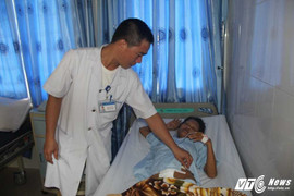 Bác sỹ hiến máu cứu sống bệnh nhân ngay trong phòng mổ