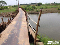 'Nín thở' băng qua cây cầu xiêu vẹo, rung bần bật giữa Thủ đô