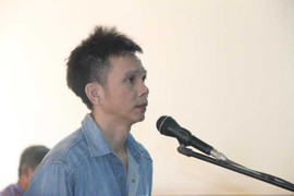 Dùng súng 'áp tải' gần 4 kg ma túy đá để nhận 40 triệu đồng tiền công