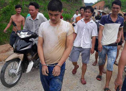 5 giờ đồng hồ truy bắt 2 'cẩu tặc' chạy trốn trong rừng sâu