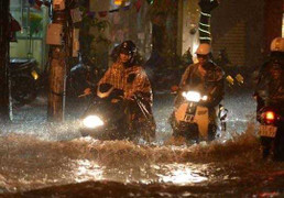 Ảnh hưởng bão số 3, Hà Nội ngập sâu sau cơn mưa lớn