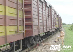 Người đàn ông bị tàu hỏa hút vào gầm, cán chết thảm
