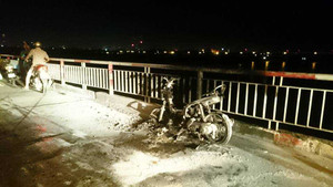 Say rượu, nửa đêm lên cầu Chương Dương đốt xe