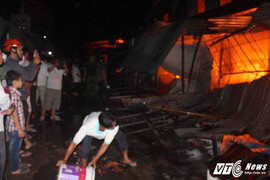 Cận cảnh vụ cháy chợ lớn nhất huyện miền núi Hà Tĩnh