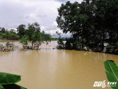 Mưa lớn, nhiều tuyến đường miền núi Hà Tĩnh mênh mông nước
