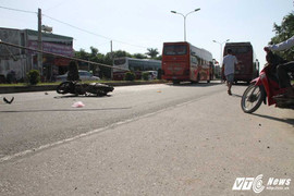 Bị xe khách tông, cụ bà ngồi trên xe máy chết thảm