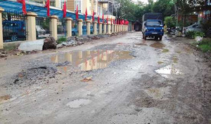 'Con đường đau khổ’ bủa vây ủy ban phường ở Thủ đô