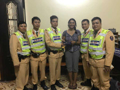 CSGT truy đuổi kẻ giật túi xách nữ du khách ở Hà Nội