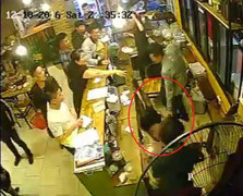 Côn đồ quỵt tiền, hành hung nữ nhân viên quán nướng: Chủ tịch Hà Nội yêu cầu xử nghiêm