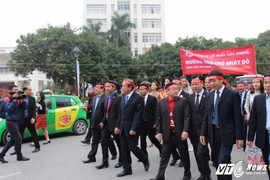 Ảnh: Phó Thủ tướng xuống phố hưởng ứng ngày Chủ nhật Đỏ 2017