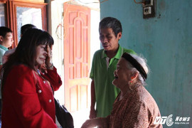 Ảnh: Ngày đoàn tụ gia đình đẫm nước mắt của cô gái 16 năm bị bán sang Trung Quốc