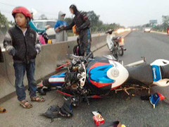 Phượt thủ đi xe phân khối lớn tông cụ ông nhập viện