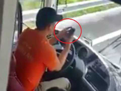 Cục CSGT tìm ra tài xế xe khách cầm điện thoại lướt facebook