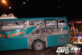 Nổ xe khách trong đêm, 16 người thương vong: Thông tin mới nhất