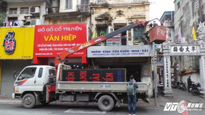 Hà Nội ra quân dẹp ‘cướp’ vỉa hè: Xe cẩu, máy mài, máy cắt hoạt động như một công trường náo nhiệt
